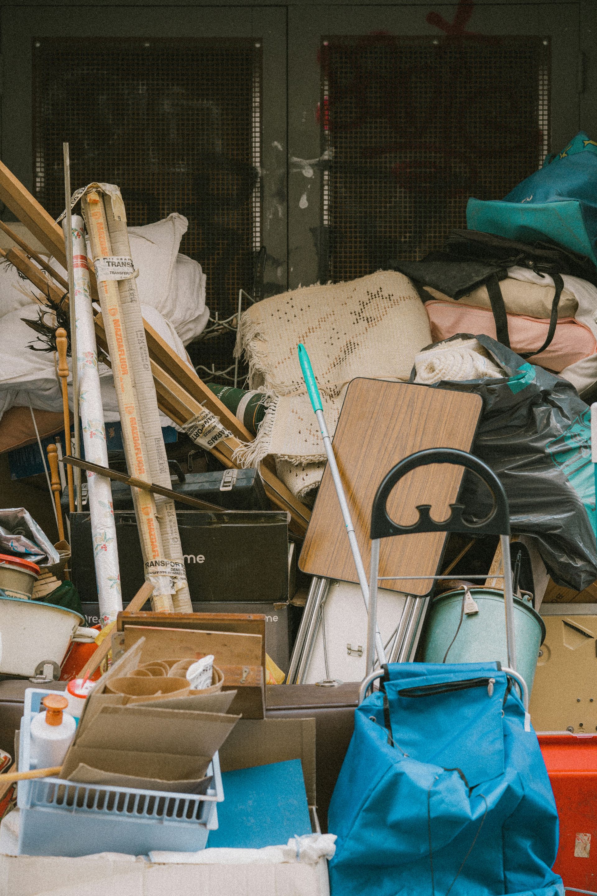a pile of junk sitting outside of a building